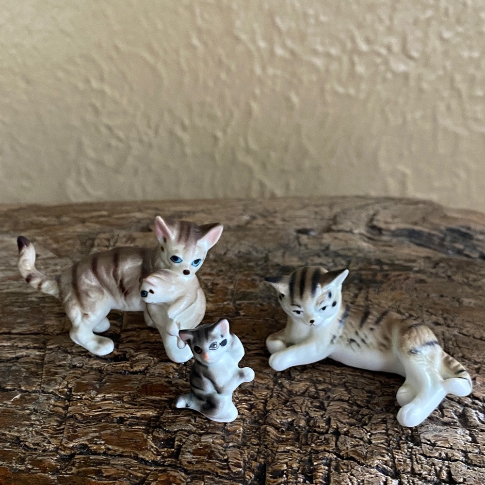 🐈‍⬛Vintage🐈‍⬛Cat Family Figurines - Picture 2 of 5